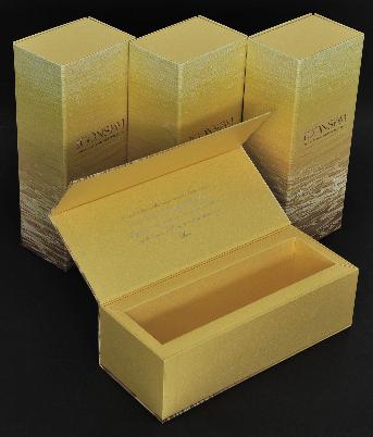 ICON SIAM กล่องแชมเปญ Moet โดย ไอคอนสยาม
กล่องแชมเปญฝาเปิดแม่เหล็ก
ขนาดกล่องสำเร็จ 35.8 x 15 x 11 ซม.
ติดแม่เหล็กที่ฝาเปิด 2 จุด
