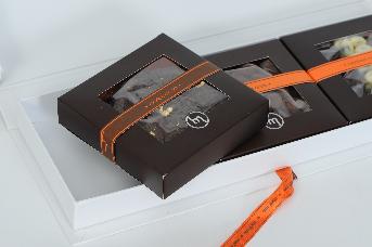 กล่องช็อกโกแลตสั่งผลิต กล่องทรงสี่เหลี่ยมบางสวย ฝากล่องแบบเปิดกางออก