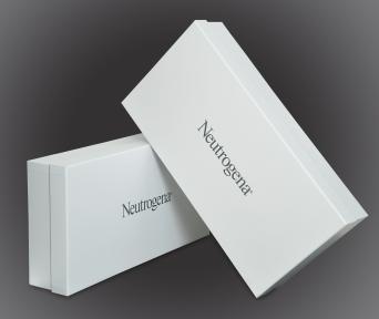 กล่อง Box Set โดย Neutrogena ขนาดสำเร็จประมาณ 50 x 25 x 10 ซม.
